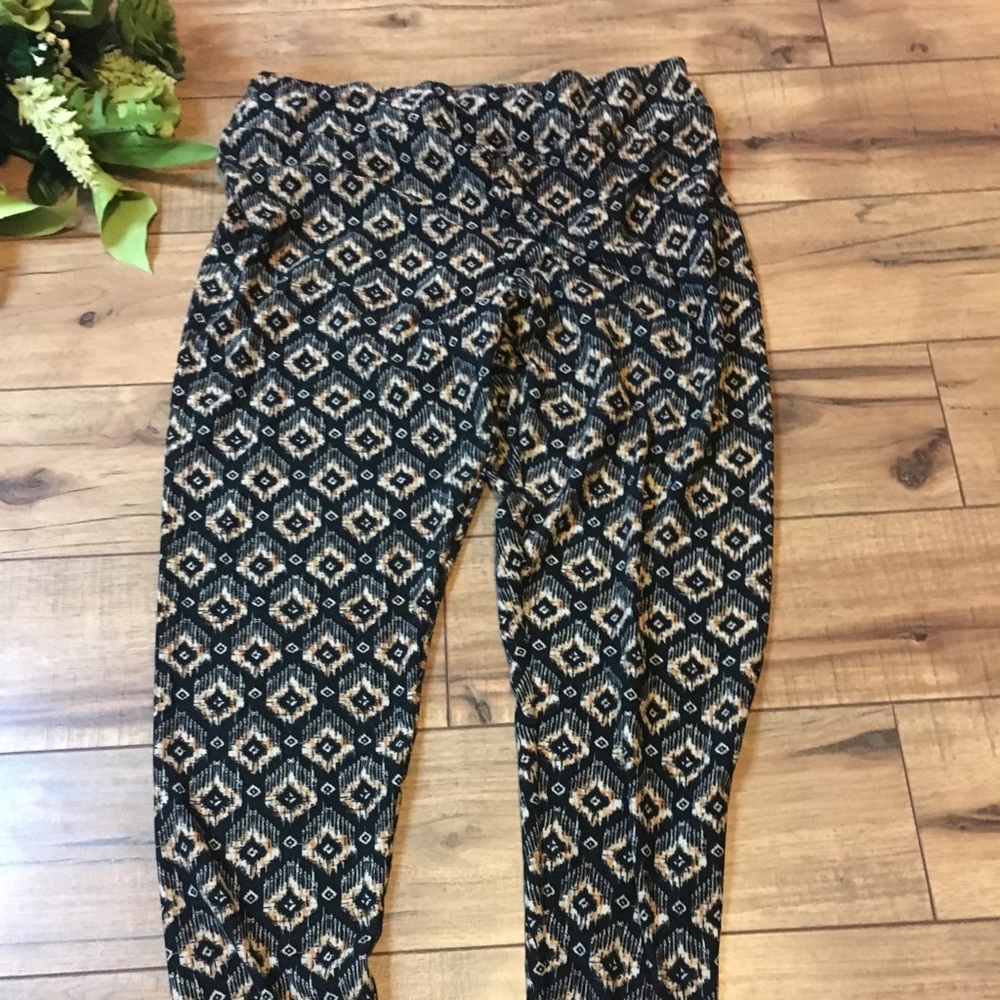 Women’s size xl leggings black and cream design